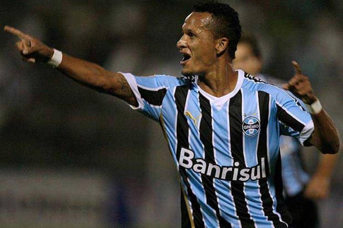 Souza faz revelação sobre sua passagem pelo Grêmio