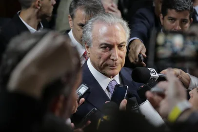  PORTOALEGRE-RS-BR-FATA:20150330vice-presidente da República, Michel Temer (PMDB), participa da abertura do fórum Reforma Política.  Coletiva à imprensa.FOTÓGRAFO:TADEUVILANI DATA:20153003