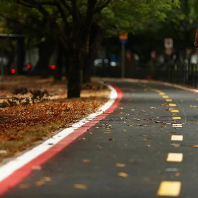  PORTO ALEGRE, RS, BRASIL, 31-03-2015 : Nos próximos dias, prefeitura de Porto Alegre inaugura novo trecho de ciclovia na avenida Erico Verissimo. (Foto: BRUNO ALENCASTRO/Agência RBS, Editoria Sua Vida)Indexador: Bruno Alencastro