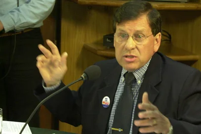 Debate na Rádio Gaúcha,Eliseu Santos(E)