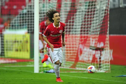  PORTO ALEGRE, RS, BRASIL - 05-04-2015 - Inter x Passo Fundo jogam no Estádio Beira Rio pela última rodada da primeira fase do Gauchão (FOTO: DIEGO VARA/AGÊNCIA RBS)