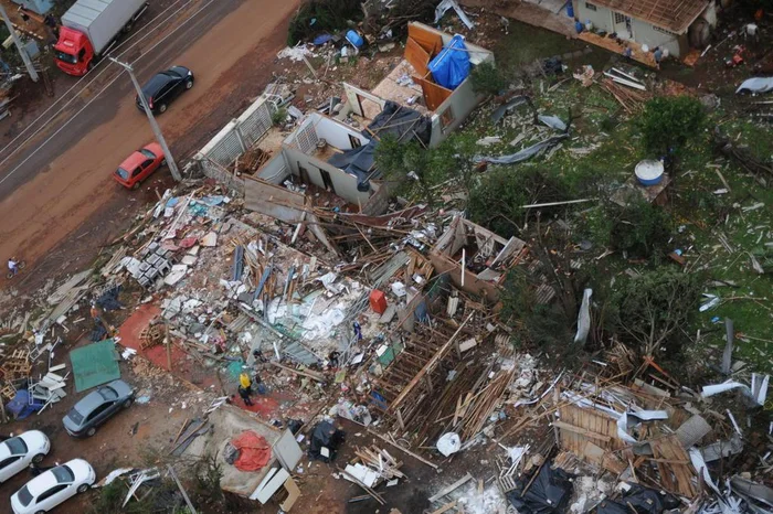 Dilma vai visitar áreas atingidas por tornado em Santa Catarina | GZH