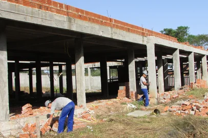 pio1obraescola0120150427_AL