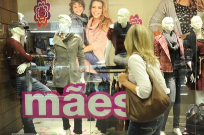  Comércio se prepara para as vendas do Dia das Mães.