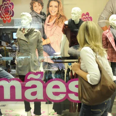  Comércio se prepara para as vendas do Dia das Mães.
