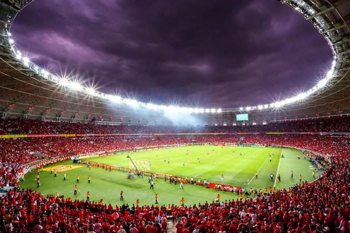 Futebol feminino é sucesso de público e atrai torcedor para estádio