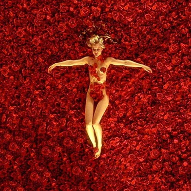 Atriz americana Mena Suvari em cena do filme Beleza Americana