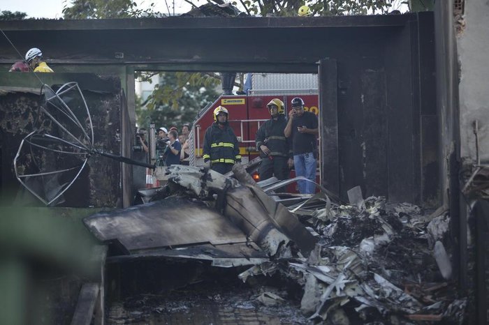 UARLEN VALéRIO / O TEMPO