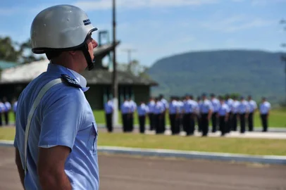  Aconteceu na manhã desta sexta-feira a Cerimônia Militar alusiva ao 41º aniversário da Sentinela Armada do Pampa, ou Base Aérea de Santa Maria.