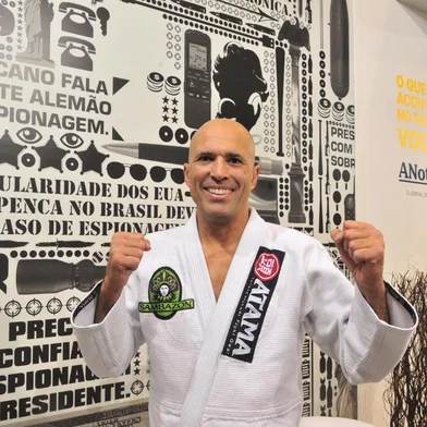 AUTÓGRAFOS: O lutador Royce Gracie esteve no estande do AN, interagiu com os visitantes, posou para fotos com os fãs e deu autógrafos 