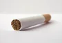 Anvisa proíbe cigarro em expositores luminosos e próximo a produtos destinados a crianças