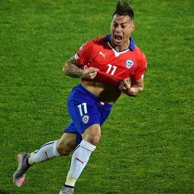Chiles forward Eduardo Vargas celebrates after scoring against Peru during their 2015 Copa America football championship semi-final match, in Santiago, on June 29, 2015. AFP PHOTO / MARTIN BERNETTI
