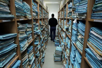  PORTOALEGRE-RS-BR-DATA:20150624Processos que se acumulam nas prateleiras da 6ª Vara da Fazenda Pública.FOTÓGRAFO:TADEUVILANI DATA:20150624