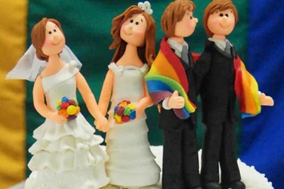 Ainda dá tempoAtenção casais homossexuais que sonham em oficializar a união: foi prorrogado o prazo de inscrição para o 1º Casamento Coletivo Homoafetivo da Grande Florianópolis.  A data prevista é 26 de setembro e os interessados podem acessar o site  www.amigosemacaosc.com.br e obter mais informações. Os casais podem optar pelo Casamento Civil ou União Estável. Mais informações com a Lú do Bem no telefone (48) 9164-3373.