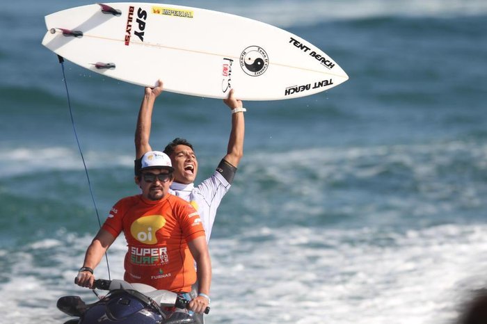 Super Surf em Maresias coroa Flavio Nakagima