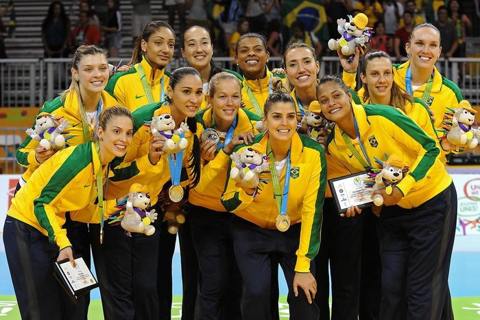 Confederação de vôlei se mobiliza para não deixar estrela da seleção  desempregada - RecordTV - R7 Pan Toronto 2015