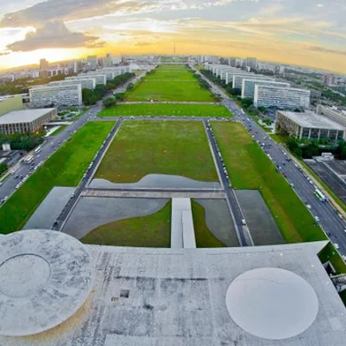 vista da esplanada dos ministérios do prédio do senado, rdgol