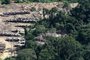 Toras extraídas ilegalmente aguardam processamento em pátio de serraria. Com objetivo de documentar os novos focos de desmatamentos de 2007 divulgados pelo INPE (Instituto Nacional de Pesquisas Espaciais), durante 5 dias o Greenpeace sobrevoou cerca de 8.500 km da região Amazônica entre os estados do Pará, Mato Grosso, Rondônia e Amazonas.O desmatamento que vinha diminuindo desde 2004 aumentou no fim de 2007 devido ao aumento dos commodities agrícolas (soja e gado). Fonte: Folha Imagem Fotógrafo: Rodrigo Baleia