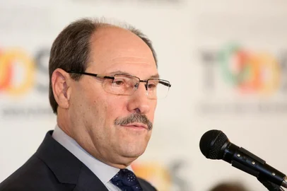  PORTO ALEGRE,RS,BRASIL 23.09.2015: Governador José Ivo Sartori participou, na manhã desta quarta-feira (23), de entrevista coletiva à imprensa que detalhou a ação principal impetrada pela Procuradoria Geral do Estado (PGE) junto ao STF, pedindo a revisão geral do contrato da dívida do Estado do Rio Grande do Sul com a União. Foto: Luiz Chaves/Palácio PiratiniIndexador: Luiz Chaves/PalÃ¡cio Piratini