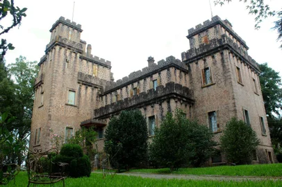 castelo de pedras altas é posto à venda