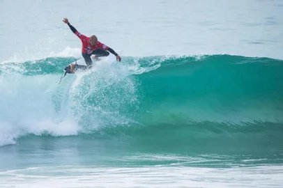  Kelly Slater no round 1 da etapa de Peniche em Portugal.