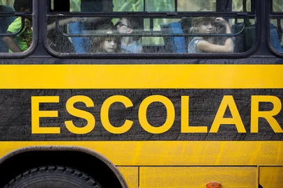 POCO DAS ANTAS, RS, BRASIL, 25-02-2015: Estudantes do Centro Municipal de Educacao Infantil e Ensino Fundamental Pocoantense no transporte escolar. O municipio e o numero 1 no estado em atendimento a criancas da Educacao Infantil. (Foto: Mateus Bruxel / Agencia RBS)Indexador: Mateus_Bruxel