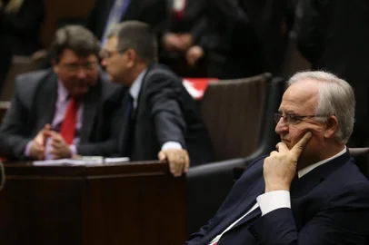  PORTO ALEGRE, RS, BRASIL 27/10/2015 - Deputados congelam processo de cassação de Diógenes Basegio do PDT. (FOTO: DIEGO VARA, AGÊNCIA RBS).