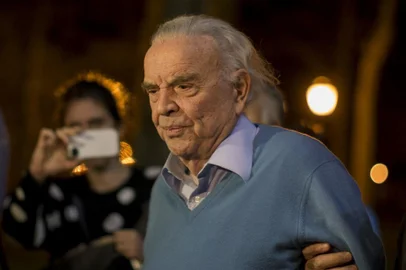Former Brazilian Football Confederation  president Marin, exits the U.S. Courthouse in Brooklyn, New YorkFormer Brazilian Football Confederation (CBF) president Jose Maria Marin, exits the Eastern District of New York  U.S. Courthouse in Brooklyn, New York, November 3, 2015. Marin, one of 14 people indicted in a corruption case that has rocked the soccer world's governing body FIFA, pleaded not guilty in a U.S. court on Tuesday. REUTERS/Brendan McDermid - RTX1UN1REditoria: SLocal: NEW YORKIndexador: © Brendan McDermid / ReutersSecao: CRIMFonte: X90143Fotógrafo: PHOTOGRAPHER 