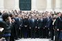 Hollande presta minuto de silêncio acompanhado por ministros de seu governo na Universidade de Sorbonne, em Paris, rdgol
