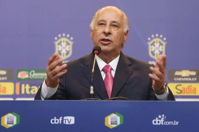  

Coletiva com Presidente Marco Polo Del Nero na sede da CBF na Barra da Tijuca, Rio de jnaeiro, 16 de abril de 2015.
Foto: Rafael Ribeiro 
Indexador: Rafael Ribeiro
Fotógrafo: Coletiva com Presidente Marco Po