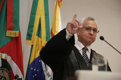  PORTO ALEGRE, RS, BRASIL, 16-12-2015 : Envolto em polêmicas, ex-deputado Marco Peixoto toma posse como novo presidente do TCE. Ele é réu por estelionato em uma ação penal que tramita no Superior Tribunal de Justiça (STJ). Na foto: Marco Peixoto, presidente TCE. (Foto: André Ávila/Agência RBS, Notícias)
