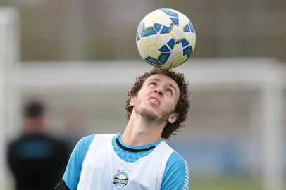  

PORTO ALEGRE, RS, BRASIL - 30-06-2015 - Grêmio faz último treino na Arena, antes de receber o Cruzeiro nesta quarta-feira.(FOTO:RICARDO DUARTE/AGÊNCIA)
Jogador Galhardo