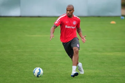  PORTO ALEGRE, RS, BRASIL - 02-12-2015 - Inter treina para encarar o Cruzeiro, na última rodada do Brasileirão. Jogador Rodrigo Moledo (FOTO: FÉLIX ZUCCO/AGÊNCIA RBS)