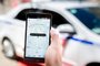  PORTO ALEGRE, RS, BRASIL, 23/11/2015 : Foto do aplicativo Uber em Porto Alegre, com taxi normal e do aeroporto ao fundo. (Omar Freitas/Agência RBS)Indexador: Omar Freitas