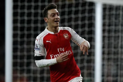 Arsenal, Campeonato Inglês, Ozil