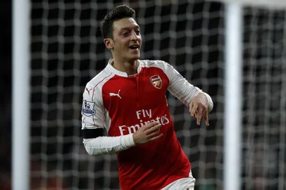 Arsenal, Campeonato Inglês, Ozil