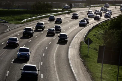  

PORTO ALEGRE, RS, BRASIL 08/01/2016 - Freeway registra fluxo de trânsito intenso em direção ao litoral norte. (FOTO: ANDRÉA GRAIZ/ AGÊNCIA RBS).