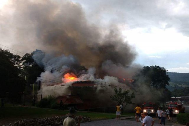 Incêndio destruiu todo o segundo pavimento da Hospedaria Bom Pastor, em Nova Petrópolis