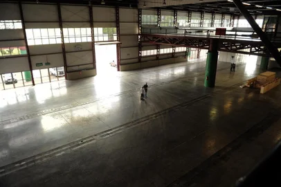  CAXIAS DO SUL, RS, BRASIL, 05/02/2016. A treze dias da abertura da Festa Nacional da Uva, acompanhamos a situação das obras no Parque e da montagem dos estandes. Na foto, ainda há pouco trabalho das empresas que ocuparão espaços no Centro de Eventos. (Diogo Sallaberry/Agência RBS)Indexador: DIOGO SALLABERRY