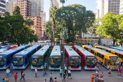  

Frota de ônibus renovada foi apresentada na manhã desta sexta, no Largo Glênio Peres