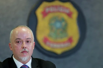 COLETIVA DA LAVA JATO EM CURITIBA

PR - LAVA JATO/24ª FASE/CURITIBA - POLÍTICA - Carlos Fernando dos Santos Lima, procurador da República, durante coletiva   de imprensa sobre a 24ª fase da Operação Lava Jato, na Superintendência da   PF em Curitiba (PR), nesta sexta-feira. Essa fase da operação foi batizada   de Aletheia. O ex- presidente Luiz Inácio Lula da Silva foi alvo de   mandado de busca e apreensão e de condução coercitiva (quando o   investigado é levado para depor).      04/03/2016 - Foto: HEULER ANDREY/DIA ESPORTIVO/ESTADÃO CONTEÚDO

Editoria: POLÍTICA
Local: CURITIBA
Indexador: HEULER ANDREY
Fonte: DiaEsportivo
Fotógrafo: DIA ESPORTIVO