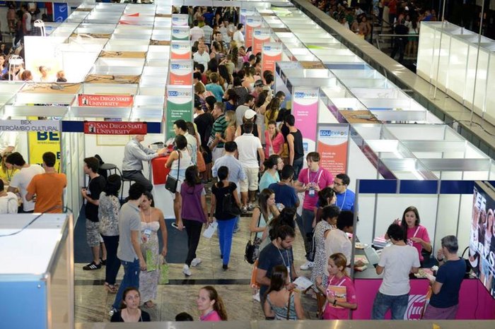 Feira de intercâmbio Eduexpo 2014 em Porto Alegre.