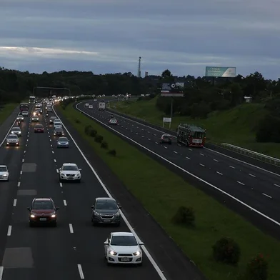  SANTO ANTÔNIO DA PATRULHA, RS, BRASIL - Trânsito de volta do feriadão de Páscoa na Freeway.
