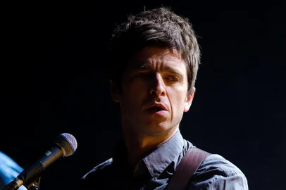 Noel Gallagher In ConcertPHILADELPHIA, PA - NOVEMBER 11: Noel Gallagher of Noel Gallagher's High Flying Birds performs at the Academy of Music November 11, 2011 in Philadelphia, Pennsylvania.   Editoria: ACELocal: PhiladelphiaIndexador: JEFF FUSCOSecao: MusicFonte: GETTY IMAGES NORTH AMERICAFotógrafo: STR
