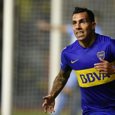 Argentinas Boca Juniors Carlos Tevez celebrates after scoring against Bolivia's Bolivar during their Copa Libertadores group 3 football match at the "Bombonera" stadium in Buenos Aires, Argentina, on April 7, 2016. / AFP PHOTO / EITAN ABRAMOVICH