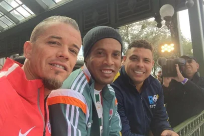 DAlessandro ao lado de Ronaldinho e Ronaldo na Florida Cup.