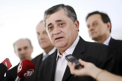 Brasília - O deputado José Guimarães (PT/CE) durante entrevista após encontro com a presidenta Dilma Rousseff (Marcelo Camargo/Agência Brasil)