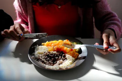  CAXIAS DO SUL, RS, BRASIL, 28/04/2016 - Prato Solidário serve alimento todos os dias para cerca de 8,4 pessoas carentes por mês, incluindoa s crianças atendidas pelo Comunidade Mãe dos Migrantes/Associação Educacional São Carlos, em Caxias do Sul. (JONAS RAMOS/AGÊNCIA RBS)