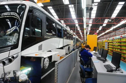  CAXIAS DO SUL, RS, BRASIL (07/07/2015) Marcopolo 2015. Empresa Marcopolo investe em tecnologia para produzir ônibus, cujos veículos são exportados para mais de cem países.    (Roni Rigon/Pioneiro)