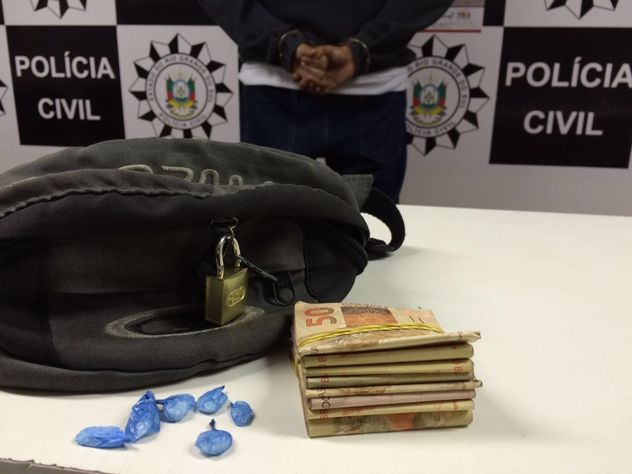 Polícia prende gerente de tráfico de drogas no condomínio Princesa
